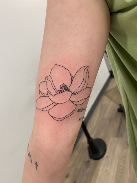 Magnolia Tattoo Simple, Magnolia Tattoo, Tattoo Simple, Dad Tattoos, Jewelry Tattoo, Tattoo Illustration, Tattoo Cover-up, Dainty Tattoos, Foot Tattoo