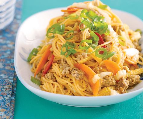 Combination chow mein Tasty Noodles Recipe, Cabbage Curry, Chow Mein Recipe, Baby Corn, Chicken Chow Mein, Lamb Meatballs, Fried Noodles, Cooked Apples, Baked Banana