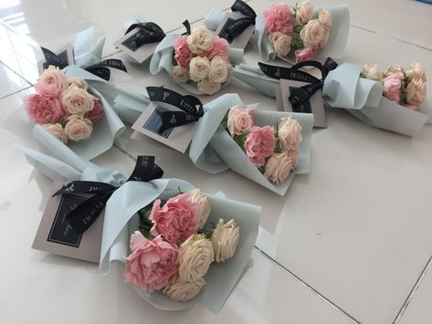 Mini bouquet of carnation and spray roses  #flowerbouquet #carnationbouquet #sprayrosebouquet #florist Rose Carnation Bouquet, Spray Rose Bouquet, Spray Roses Bouquet, Tulip Origami, Carnation Bouquet, Mini Bouquet, Bouquet Wrap, Single Rose, Origami Flowers