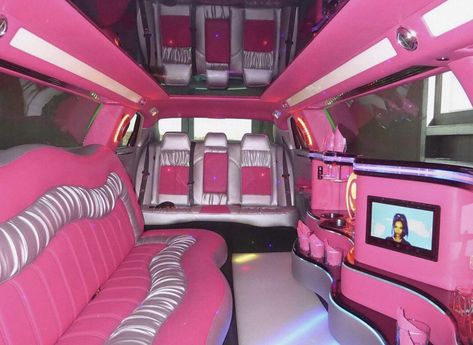 Limo Aesthetic, Pink Limousine, Limo Car, Car Pink, Funny Twitter Posts, Pink Tour, Pink Car, Best Luxury Cars, Dreamy Art