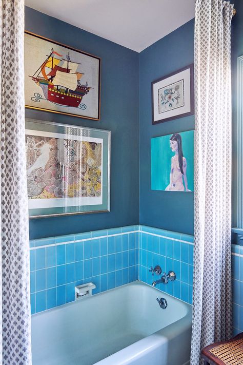 Vintage Blue Tile Bathroom, Retro Blue Bathroom, Blue Tile Bathroom, Aesthetic Bathroom Decor, Blue Bathroom Tile, 20 Aesthetic, Pinterest Trends, Retro Bathrooms, Aesthetic Bathroom