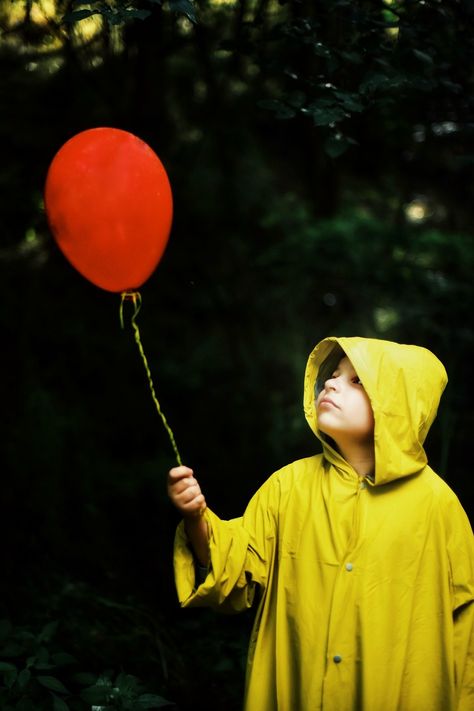 "It" movie themed photoshoot.
Georgie. Movie Themed Photoshoot, Georgie It, We All Float Down Here, Themed Photoshoot, It Movie, Inspired Photoshoot, Photo Cutout, Photography Movies, Scary Clown