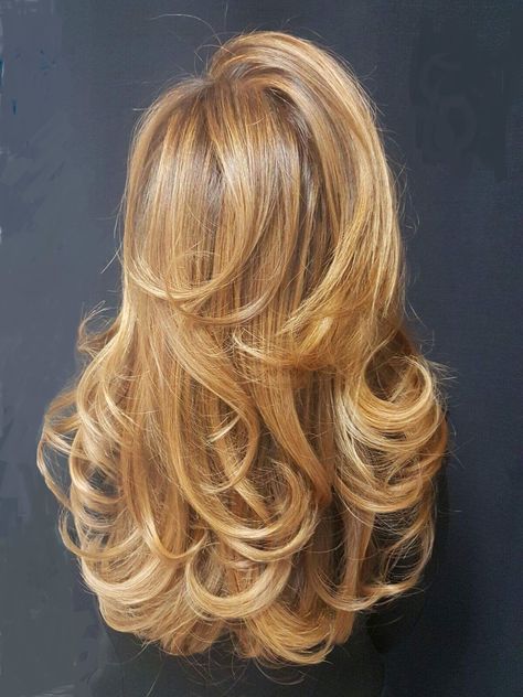 Pretty, curled long layers Soft Curls Layered Hair, Warm Honey Blonde Hair Balayage, Vacation Hairstyles, Hairstyles 2024, Viral On Tiktok, Hairstyles For Layered Hair, Honey Blonde Hair, Blowout Hair, Blonde Hair Inspiration