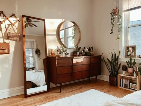 Warm Color Palette, Casa Vintage, Color Palette Inspiration, Palette Inspiration, People Living, Apartment Inspiration, House Room, Morning Light, Decor Trends