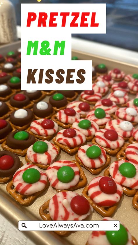 Easiest Christmas Treat: 🎄 No-Bake Pretzel M&M Kisses! Christmas Cookies Made With Pretzels, Christmas Treats Pretzels, Christmas Treats No Bake, Pretzel Kisses, Holiday Hosting Ideas, Holiday Pretzels, Christmas In Texas, Christmas Pretzels, Baked Pretzels