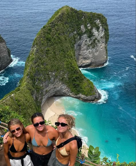 Backpacking Aesthetic, Bali Girls, Gap Year Travel, Bali Baby, Bali Trip, Adventure Girl, Asia Trip, Backpacking Asia, Senior Trip