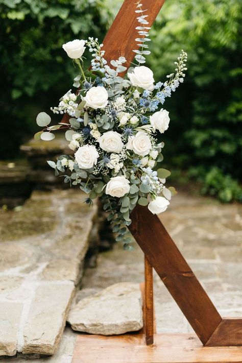 Diy Arbor Floral Arrangement, Hexagon Arbor Wedding Flowers, Arch Arrangements Wedding, Hexagon Alter, Hexagon Arbor Wedding, Hexagon Arch Flowers, Hexagon Wedding Arch Flowers, Diy Floral Arch, Arch Floral Arrangements