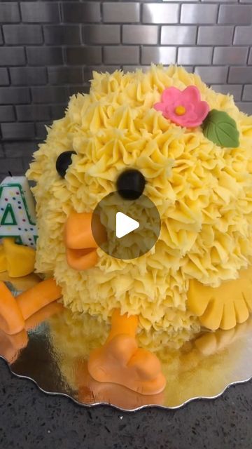 Baby Chick Cupcakes, Chicken Cake Ideas, Chick Birthday Party Ideas, Chicken Cakes Birthday, Chicken Birthday Cake, Bird Birthday Cake, Chick Cake, Birdie Birthday, Birthday Cale