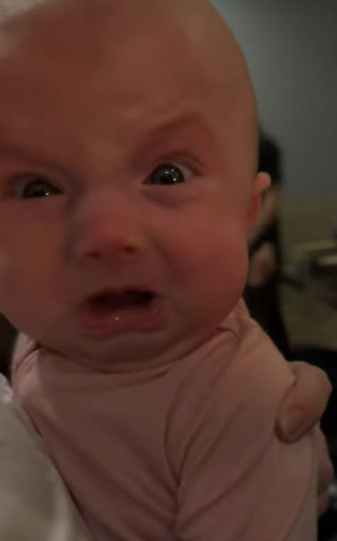 ugly fat baby crying Weird Baby Pictures, Funny Babies Pictures, Baby Bill, Funny Baby Faces, Ginger Babies, Funny Baby Pictures, Chubby Babies, Baby Faces, Baby Memes