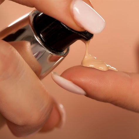 Primer is an essential step before applying your foundation & there are 3 mistakes you might be making with it. Read more expert tips at SheFinds.com Water Based Foundation, Hide Wrinkles, Dewy Foundation, Expensive Beauty Products, Easy Tricks, Oil Free Makeup, Fine Lines And Wrinkles, Lightweight Moisturizer, Cleansing Face