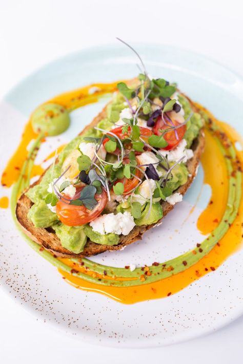 Aesthetic Avocado Toast, Avocado Burrata Toast, Avocado Smash Recipes, Avocado Smash, Avocado Feta Toast, Brunch Restaurant Food, Sandwich Plating Ideas, Brunch Plating, Brunch Restaurant