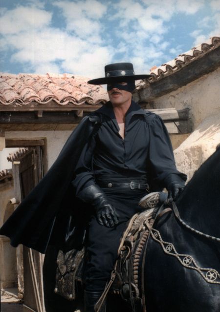 Duncan Regehr Zorro Zorro Tv Series, Zorro Costume, Zorro Movie, The Legend Of Zorro, Larry Wilcox, Western Spaghetti, Eve Costume, Douglas Fairbanks, Western Movie