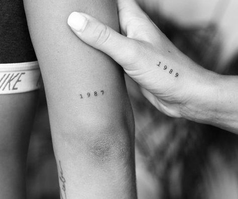 Birth Year Tattoo Ideas, Year Tattoo Ideas, Mother Daughter Tat, Birth Year Tattoo, Matching Tattoos For Couples, Mom And Daughter Tattoos, Mom Daughter Tattoos, Small Matching Tattoos