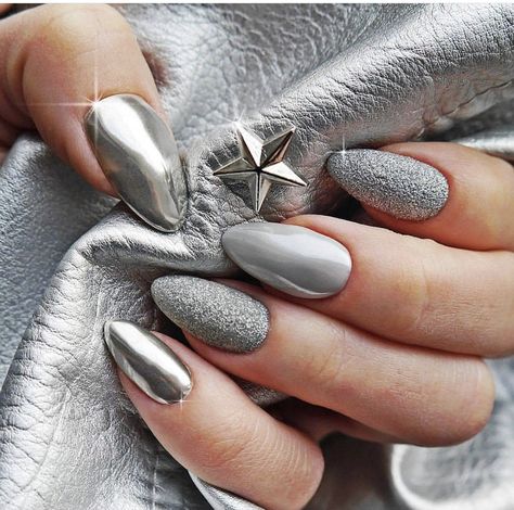 Holiday Nails Winter, Metallic Nail Art, Metallic Nail, Gel Nail Art Designs, Gray Nails, Cute Gel Nails, Nail Art Wedding, Metallic Nails, Trendy Nail Art