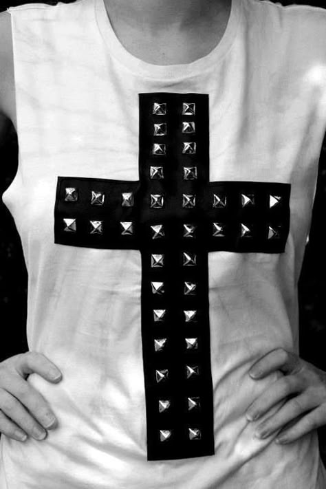 Cross Tank Punk Fashion Diy, Studs And Spikes, Swag Era, 2010s Fashion, Cross Shirts, Early 2010s, Diy Clothes Design, Indie Sleaze, Rock Chic