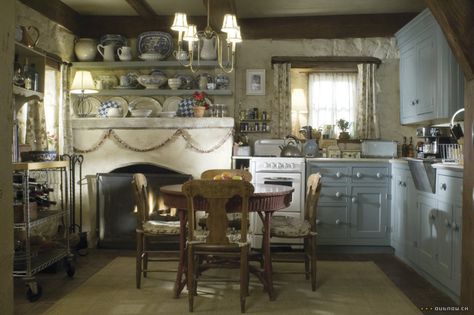 Rosehill Cottage, The Holiday Cottage, English Cottage Kitchens, Unfitted Kitchen, Old Fashioned Kitchen, Cottage Inspiration, English Cottage Style, Casa Vintage, Cottage Kitchens