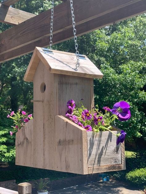 Easy Wood Birdhouse, Decorative Bird Houses Wood, Diy Simple Birdhouse, Bird House Planters, Small Bird Houses Diy, Wood Birdhouses Diy, Pallet Wood Bird House, Bird Houses Ideas Diy Homemade, Bird Boxes Ideas