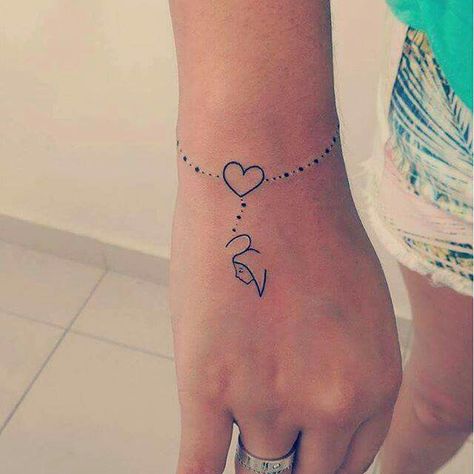 Waist Tattoos, Finger Tattoo For Women, Cool Wrist Tattoos, Mom Tattoo Designs, Anklet Tattoos, Small Tattoos With Meaning, Small Tattoos Simple, Wrist Tattoos For Women, Tattoo Bracelet