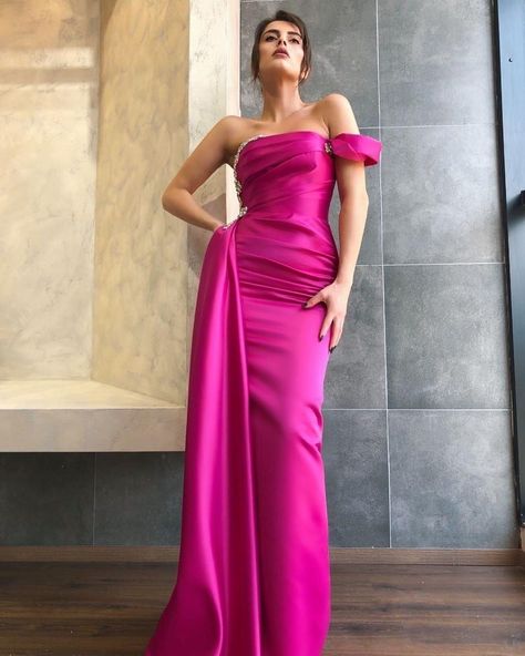 Fushia Dress Outfit Wedding, Fushia Dress Outfit, Fushia Dresses, Victorian Theme, Raspberry Wine, Hijabista Fashion, Pageant Gown, Pink Evening Dress, Outfit Wedding