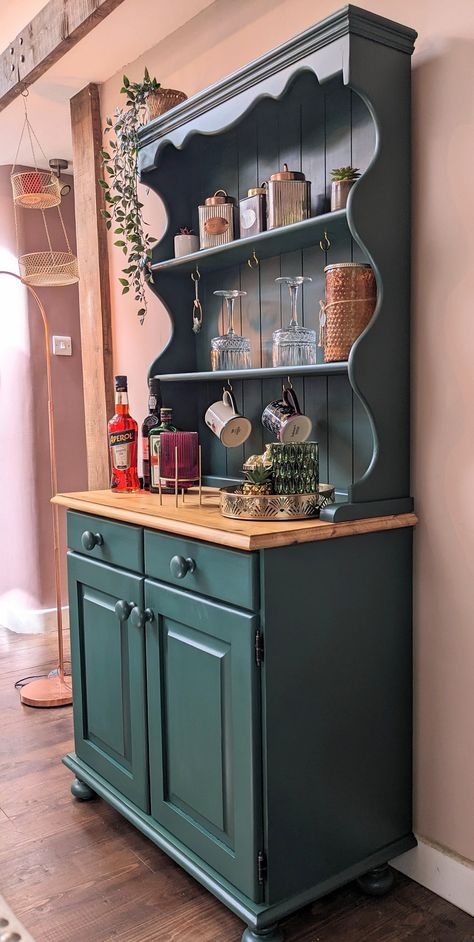 Kitchen Dresser Decor, Painted Kitchen Dresser Ideas, Welsh Dresser Makeover, Rustic Furniture Ideas, Teal Painted Furniture, Credenza Shabby, Scandinavian Kitchens, Pressed Fern, Welsh Dresser