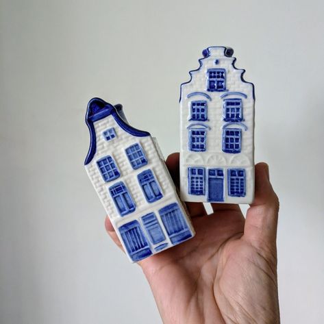 🌟 SOLD 🌟 Delft Blue Hand Painted Salt and Pepper Dutch Houses. 10cm/4" tall. Both in great condition. #antiqueandvintagebynes #delftdutchhouses #delftblue #tablestyling #tablescape Salt Paint, Dutch Houses, Blue Houses, Paint Blue, Dutch House, Delft Blue, Blue Hand, Blue House, Delft