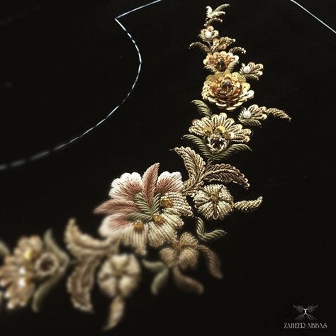 288 отметок «Нравится», 2 комментариев — Zaheer Abbas (@zaheerabbasofficial) в Instagram: «Exquisite details !!! #handembroidery #artisan #craftmanship #details #blackngold #antique #classic…» Embroidery Designs Ideas, Zardosi Embroidery, Gold Work Embroidery, Zardozi Embroidery, Hand Embroidery Dress, Embroidery On Kurtis, Motifs Perler, Kurti Embroidery Design, Crazy Quilting