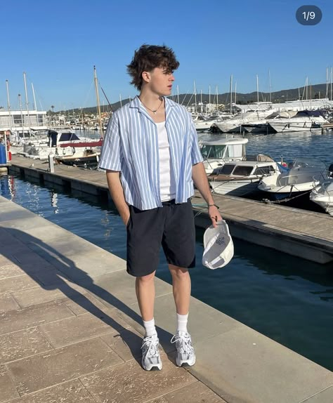 European Summer Outfits, Downtown Outfits, Mens Casual Outfits Summer, Street Style Outfits Men, Outfit Inspo Casual, Street Fashion Men Streetwear, Men Stylish Dress, Guys Clothing Styles, Looks Party