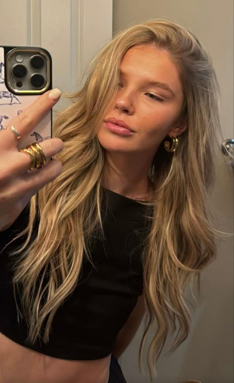 Ellie Thumann via her Snapchat story 10/22. #hair #hairspo #blondehair Ellie Thumann Hair, Glow Up Naturally, Instagram Vision Board, Newton Hall, Ellie Thumann, Lips Inspiration, At Home Photoshoot, Main Character Vibes, I Am The Creator