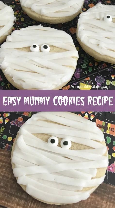 Easy Halloween Cookies Recipes, Halloween Sugar Cookies Decorated, Mummy Cookies, Easy Halloween Cookies, Postres Halloween, Halloween Cookie Recipes, Spooky Halloween Treats, Halloween Cookies Decorated, Halloween Sugar Cookies