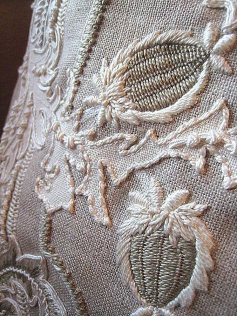 Lesage Embroidery, Haute Couture Embroidery, Couture Embroidery, Bead Embroidery Patterns, Embroidery Designs Fashion, Gold Embroidery, Embroidery Needles, Lace Embroidery, Embroidery Inspiration