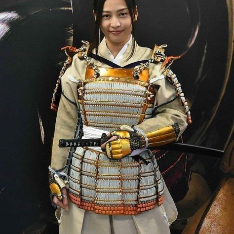 Adamantine Armor, Samurai History, Japanese Martial Arts, Samurai Clothing, Beauty Of Japan, Japanese Armor, Chinese Armor, Female Samurai, Female Armor