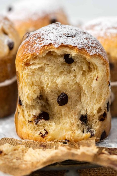 Mini Panettone With Chocolate Chips - El Mundo Eats Mini Panettone Recipe, Panatone Bread Recipe, Chocolate Chip Panettone Recipe, Italian Muffins, Nutella Star Bread, Mini Panettone, Kings Bread, Chocolate Panettone, Panettone Recipe