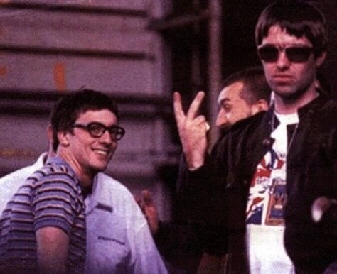 Graham Coxon and Liam Gallagher Graham Coxon, Damon Albarn, Noel Gallagher, Liam Gallagher, Robbie Williams, British People, Gorillaz, Dream Guy, Mixtape