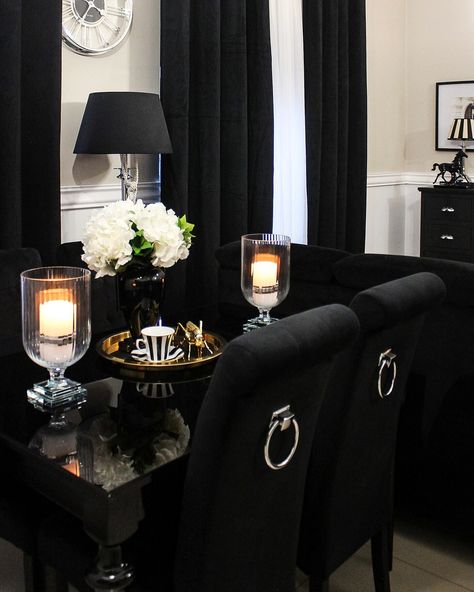 Modern Black Decor, Black White And Gold Decor, Black And Gold Living Room, Something Black, White And Gold Decor, Black Living Room Decor, Home Decor Classic, House Of Black, Gold Living