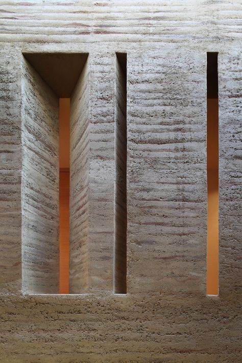 Rammed Earth Architecture, Earth Roof, Earth Architecture, Fasad Design, Earth Texture, Rammed Earth Homes, Earth Materials, Rammed Earth Wall, Rammed Earth