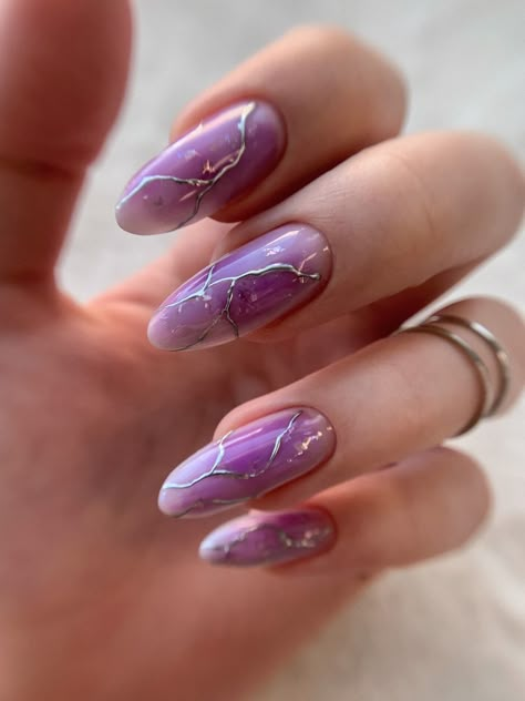 Silver And Purple Nail Designs, Purple Violet Nails, Purple Rain Nails, Purple Holiday Nails, Purple Gel Nails Ideas, Purple Chrome Nails Design, Purple Silver Nails, Purple Gradient Nails, Purple Aura Nails