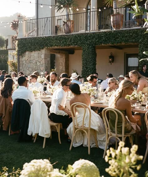 Old Money Outdoor Wedding, 40 Person Wedding, Small Italy Wedding Aesthetic, Wedding Venues Old Money, Old Money Southern Wedding, Villa Wedding Ceremony, European Wedding Aesthetic, Lunch Wedding, Film Wedding Reception Photos