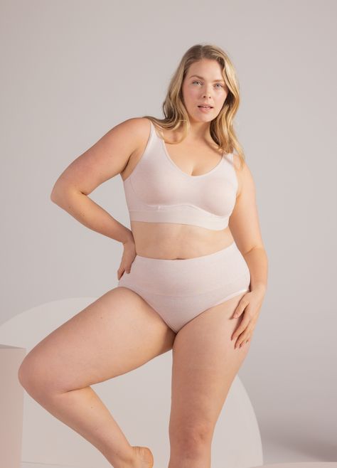 Explore our top recommended styles and embrace your unique beauty with comfort and lift. Sports Bra Design, Pose Inspiration, Cotton Bralette, Best Bras, Strapless Bandeau, Bandeau Bra, Racerback Sports Bra, Body Reference, Unique Beauty