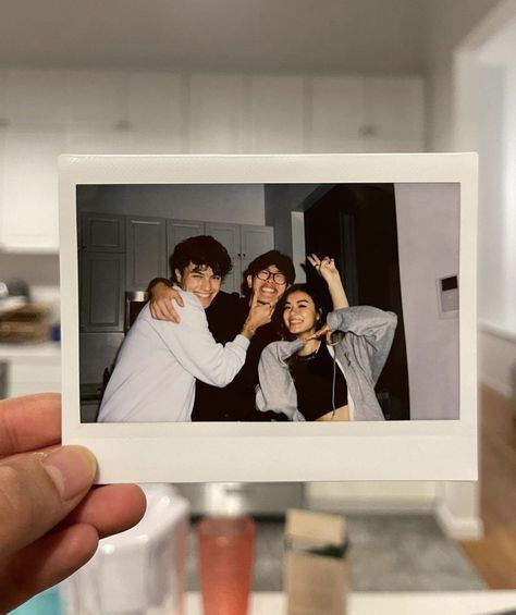 Siblings Goals, Friends Aesthetic, Friend Goals, Friend Poses, Best Friend Goals, Friendship Goals, Friend Photoshoot, Best Friend Pictures, Teenage Dream