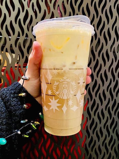 Cinnamon Dolce Syrup, Iced Coffee Drinks, Starbucks Menu, Cinnamon Dolce, Coffee Hacks, Cold Foam, Starbucks Secret Menu, At Starbucks, Festive Drinks