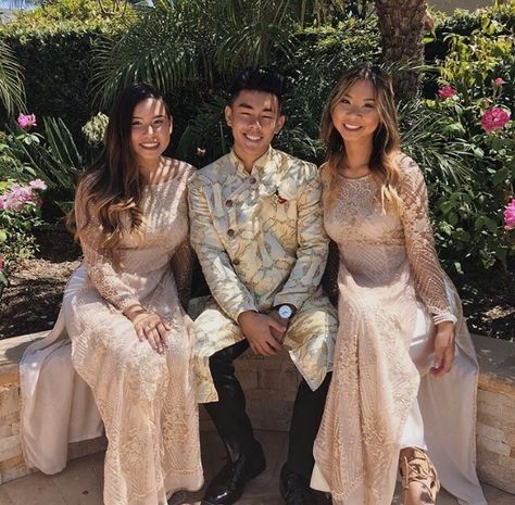 Cream colored Ao Dai from Hollywood Bridals in LA. Bridesmaid Ao Dai, Tea Ceremony Wedding, Vietnamese Wedding, Longest Marriage, Causal Dresses, Lace Bridesmaids, Gown Photos, Ceremony Wedding, American Wedding