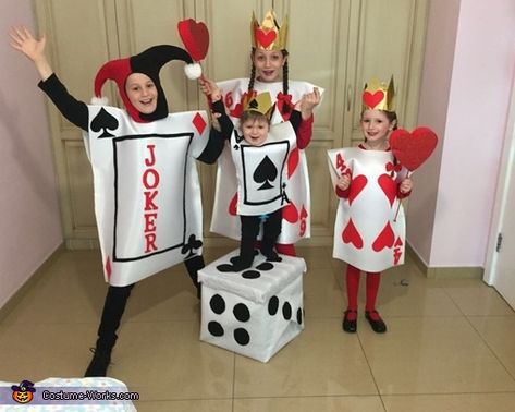 Deck Of Cards Halloween Costume, Card Costume Diy, Deck Of Cards Costume, Playing Cards Costume, Poker Costume, Illusion Costumes, 2017 Halloween Costumes, Playing Card Costume, Diy Animals