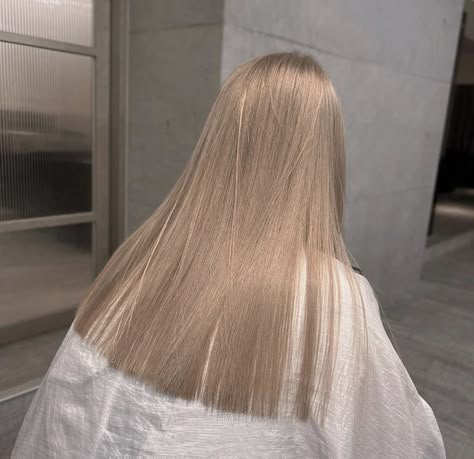 Beige Blonde Hair, Beige Hair, Korean Hair Color, Ash Hair, Cool Blonde Hair, Honey Blonde Hair, Ash Blonde Hair, Blonde Hair Inspiration, Hair Color Balayage