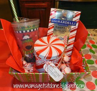 Peppermint Gift Basket. Easy DIY gift for teachers and other favorite people in your lives! http://mamagetsitdone.blogspot.com/2013/12/peppermint-gift-basket.html Peppermint Gift Basket, Basket Theme, 12 Days Of Xmas, Creative Gift Wraps, Themed Gift Baskets, Gift Wraps, Gifting Ideas, Diy Teacher Gifts, Easy Diy Gifts