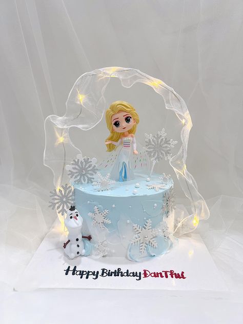 Cake For 4 Year Girl, Birthday Cake For 4 Year Girl, Birthday Cake For 5 Year Girl, Elsa Cake Design, Frozen Themed Birthday Cake, Modern Birthday Cakes, Elsa Cake, Elsa Cakes, Light Cakes