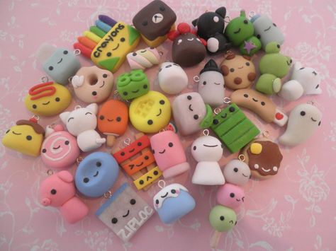 These very cute charms are made using cold porcelain clay, fimo clay or polymer clay. Description from kyxtiffany.blogspot.com. I searched for this on bing.com/images ) Palmer Clay, Polymer Clay Kawaii, Cute Polymer Clay, Polymer Clay Miniatures, Cute Clay, Clay Miniatures, Fimo Clay, Clay Figures, Polymer Clay Charms