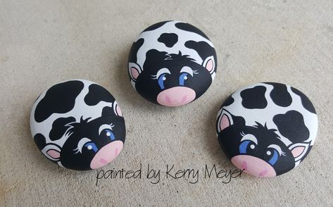 Cow Painted Rocks Easy, Animals On Rocks Stone Painting, Painted Animals On Rocks, Stone Art Animals, Animal Rocks Painted Ideas, Farm Animal Rock Painting, Cool Rock Painting Ideas Animals, Rockpainting Animals, Painted Pet Rocks