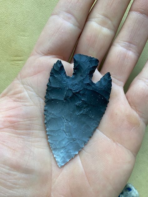 Simple Arrowhead Tattoo, Arrowhead Drawing, Arrow Head Tattoos, Arrowhead Tattoo, Head Aesthetic, Arrow Heads, Primitive Survival, Flint Knapping, Stone Tools