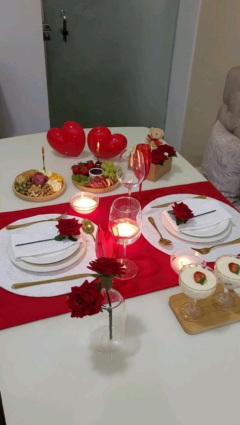 Room Decoration Ideas Simple, Anniversary Room Decoration Ideas, Romantic Dinner Table Setting, Romantic Dinner Set Up, Romantic Dinner Tables, Romantic Dinner Setting, Romantic Room Surprise, Romantic Dinner Decoration, Romantic Room Decoration