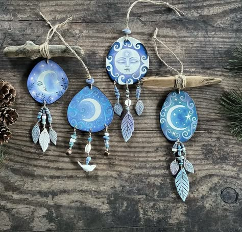 Boho Ornaments, Handmade Christmas Crafts, Pottery Painting Designs, Clay Crafts Air Dry, Pottery Crafts, Clay Art Projects, Driftwood Art, Hand Painted Wood, Nature Crafts